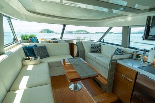 Tiara Yachts F44 Flybridge image