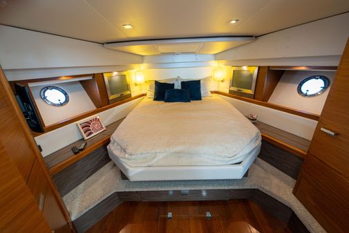 Tiara Yachts F44 Flybridge image