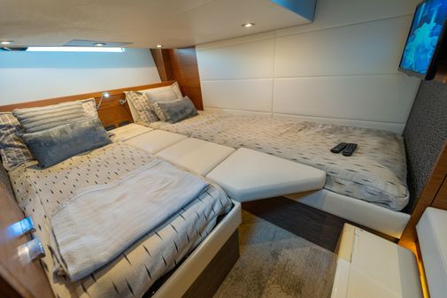 Tiara Yachts F44 Flybridge image