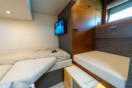 Tiara Yachts F44 Flybridge image