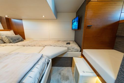 Tiara Yachts F44 Flybridge image