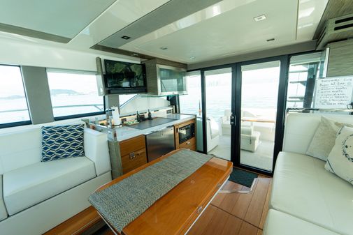 Tiara Yachts F44 Flybridge image