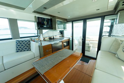 Tiara Yachts F44 Flybridge image