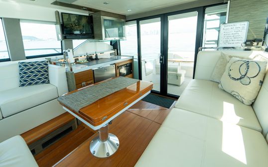 Tiara Yachts F44 Flybridge image