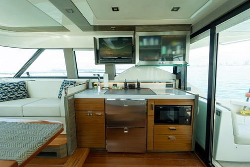 Tiara Yachts F44 Flybridge image