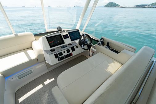 Tiara Yachts F44 Flybridge image