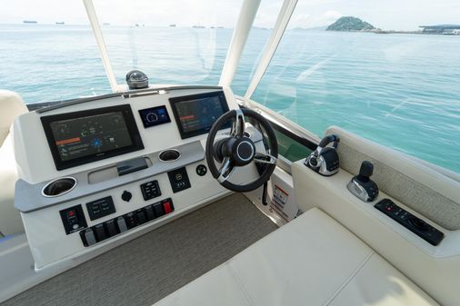 Tiara Yachts F44 Flybridge image