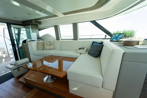 Tiara Yachts F44 Flybridge image