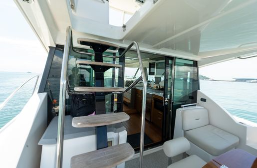 Tiara Yachts F44 Flybridge image