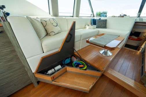 Tiara Yachts F44 Flybridge image