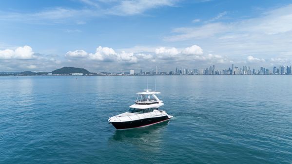 Tiara Yachts F44 Flybridge image