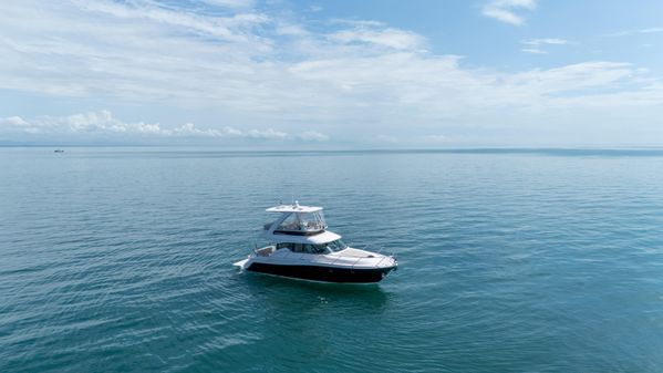 Tiara Yachts F44 Flybridge image