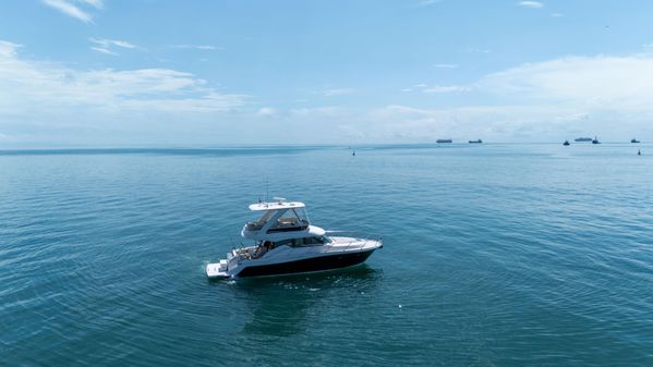 Tiara Yachts F44 Flybridge image