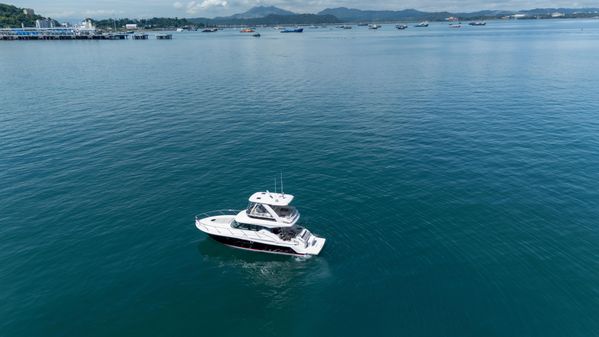 Tiara Yachts F44 Flybridge image