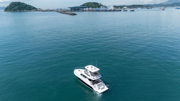 Tiara Yachts F44 Flybridge image