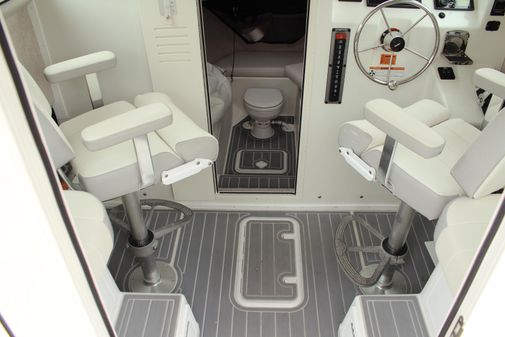 Parker 2520 XL Deep Vee Sport Cabin image