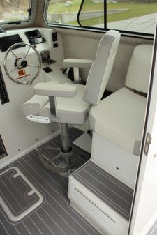 Parker 2520 XL Deep Vee Sport Cabin image