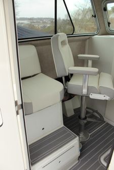 Parker 2520 XL Deep Vee Sport Cabin image