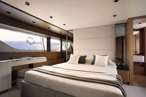 Ferretti Yachts 780 image