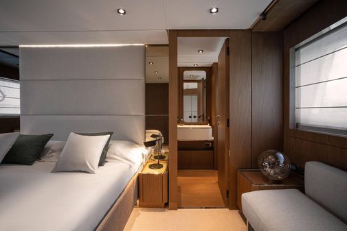 Ferretti Yachts 780 image