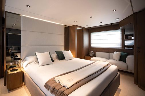 Ferretti Yachts 780 image