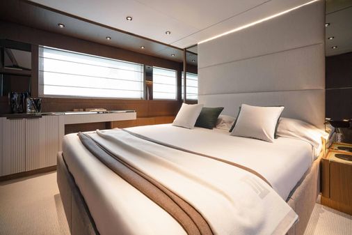 Ferretti Yachts 780 image