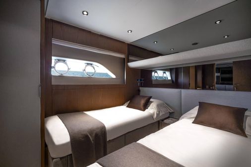 Ferretti Yachts 780 image