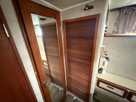 Uniflite FLYBRIDGE-DOUBLE-CABIN-MOTOR-YACHT image