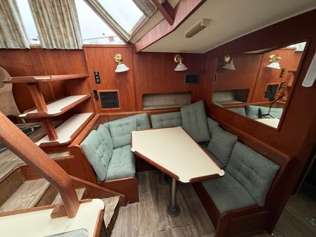 Uniflite FLYBRIDGE-DOUBLE-CABIN-MOTOR-YACHT image