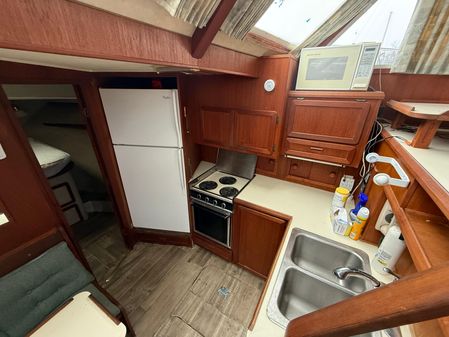 Uniflite FLYBRIDGE-DOUBLE-CABIN-MOTOR-YACHT image