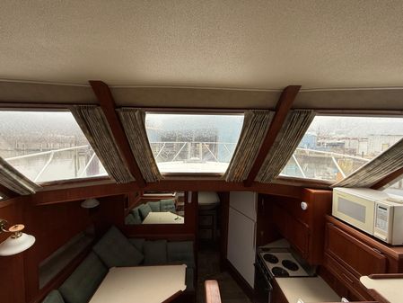 Uniflite FLYBRIDGE-DOUBLE-CABIN-MOTOR-YACHT image