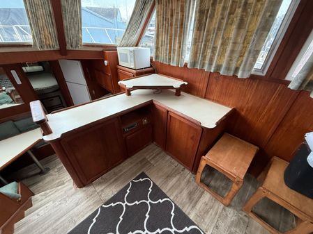 Uniflite FLYBRIDGE-DOUBLE-CABIN-MOTOR-YACHT image