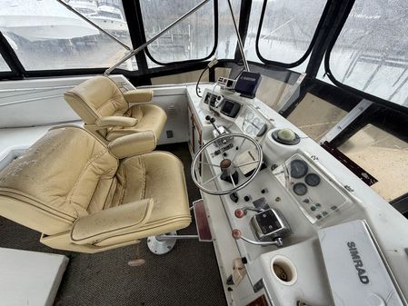 Uniflite FLYBRIDGE-DOUBLE-CABIN-MOTOR-YACHT image