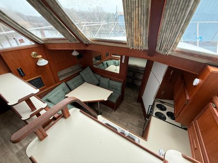 Uniflite FLYBRIDGE-DOUBLE-CABIN-MOTOR-YACHT image