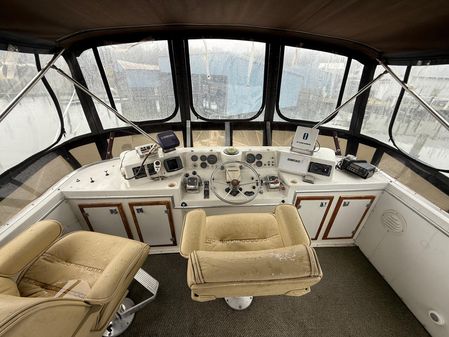 Uniflite FLYBRIDGE-DOUBLE-CABIN-MOTOR-YACHT image