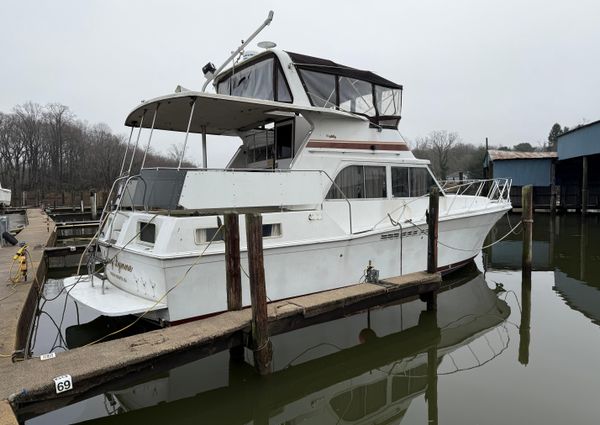 Uniflite FLYBRIDGE-DOUBLE-CABIN-MOTOR-YACHT image