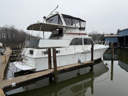 Uniflite FLYBRIDGE-DOUBLE-CABIN-MOTOR-YACHT image