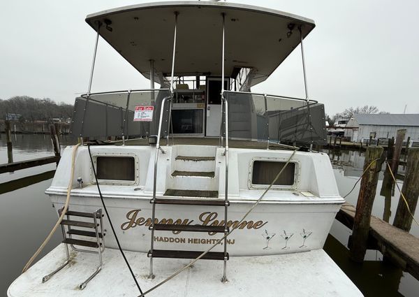 Uniflite FLYBRIDGE-DOUBLE-CABIN-MOTOR-YACHT image