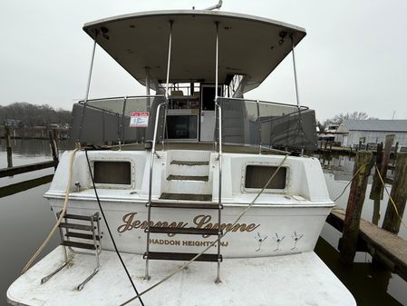 Uniflite FLYBRIDGE-DOUBLE-CABIN-MOTOR-YACHT image