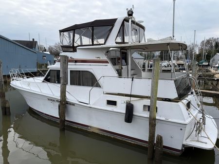 Uniflite FLYBRIDGE-DOUBLE-CABIN-MOTOR-YACHT image