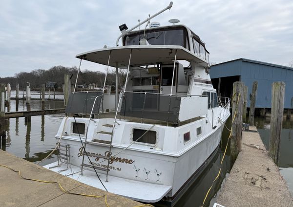 Uniflite FLYBRIDGE-DOUBLE-CABIN-MOTOR-YACHT image