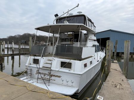 Uniflite FLYBRIDGE-DOUBLE-CABIN-MOTOR-YACHT image