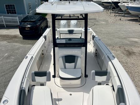 Robalo R250 image