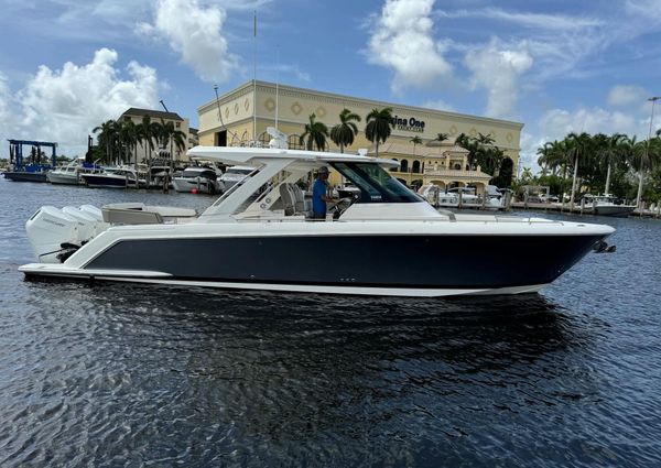 Tiara Yachts 38 LS image