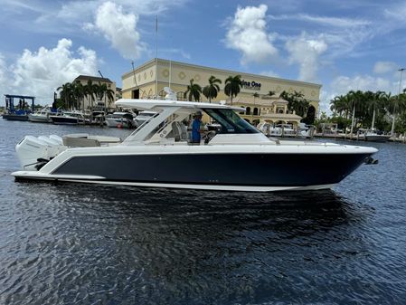 Tiara Yachts 38 LS image