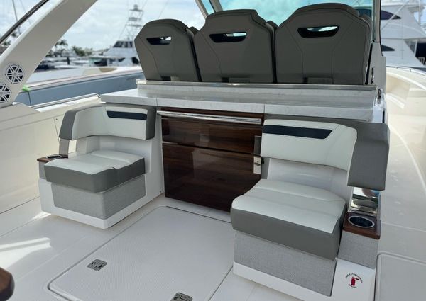 Tiara Yachts 38 LS image