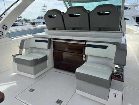 Tiara Yachts 38 LS image