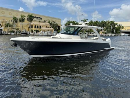 Tiara Yachts 38 LS image