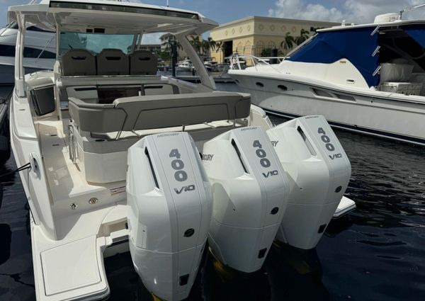 Tiara Yachts 38 LS image