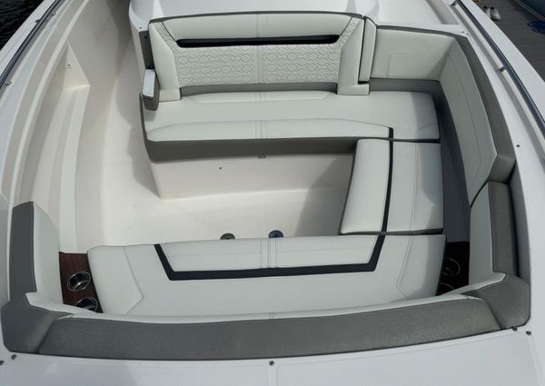 Tiara Yachts 38 LS image